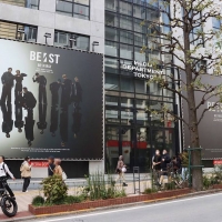 BE:FIRST初のベストアルバム特大ビジュアルが渋谷に登場