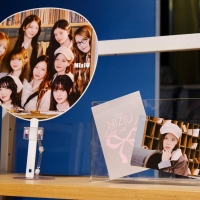 NiziU、SHIBUYA TSUTAYA１階をジャック