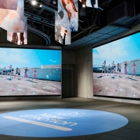 NiziU、SHIBUYA TSUTAYA１階をジャック