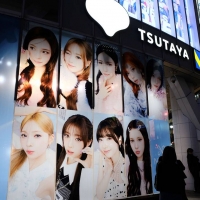 NiziU、SHIBUYA TSUTAYA１階をジャック　大型POP UPがスタート