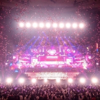 「NiziU Live with U 2025 “NEW EMOTION : Face To Face”」