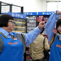 あの＆安藤なつ、“ウルトラ級”の仲良し二人羽織
