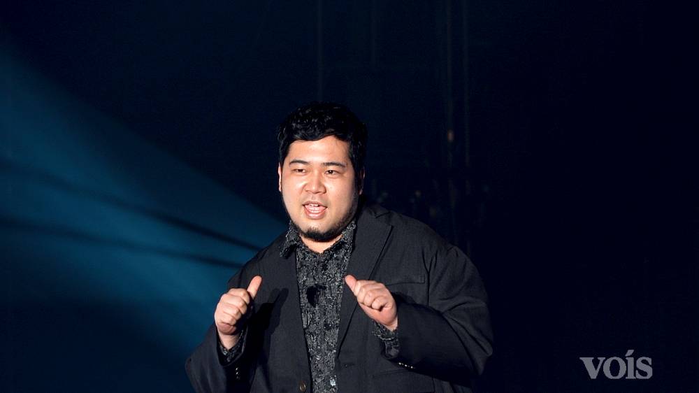 令和ロマン・松井ケムリ、ランウェイ　うちわ発見も「もっとファンがいると思ってほしくて」