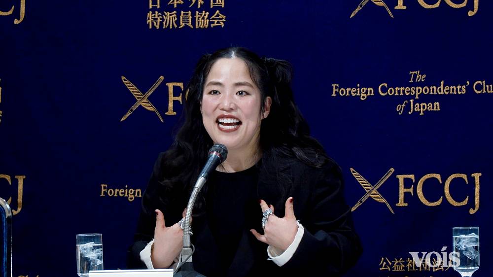 ゆりやんレトリィバァ、外国人記者相手にペラペラ英語で爆笑誘う「見ての通り私は弁護士です」