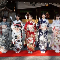 乃木坂46、乃木神社で成人式を実施