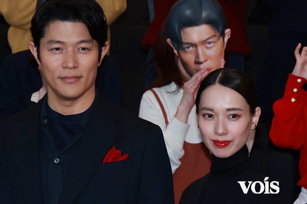 鈴木亮平、戸田恵梨香の“画面バキバキスマホ”を暴露「それだけが気になって…」