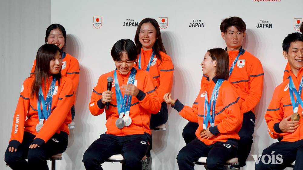 フィギュア鍵山優真、質問忘れ三浦璃来からツッコミ　大量のフラッシュに目しょぼしょぼ？
