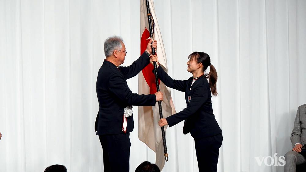 坂本花織、解団式で団旗返還　冬季五輪最多メダル　JOC橋本聖子会長「大きな誇り」