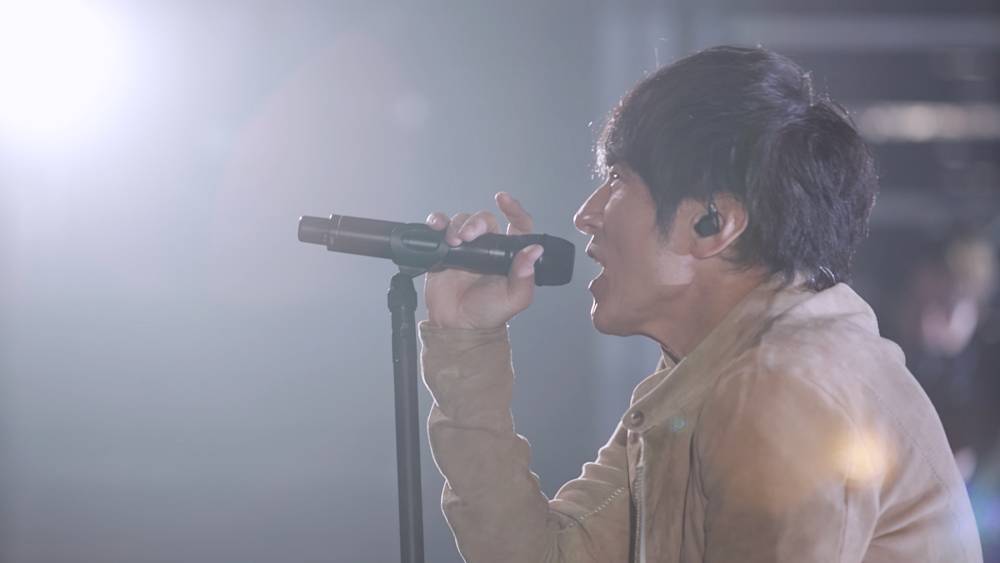 ミスチル、新曲「Again」パフォーマンス映像を公開