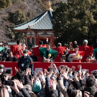 仲野太賀、成田山で「福」を届ける