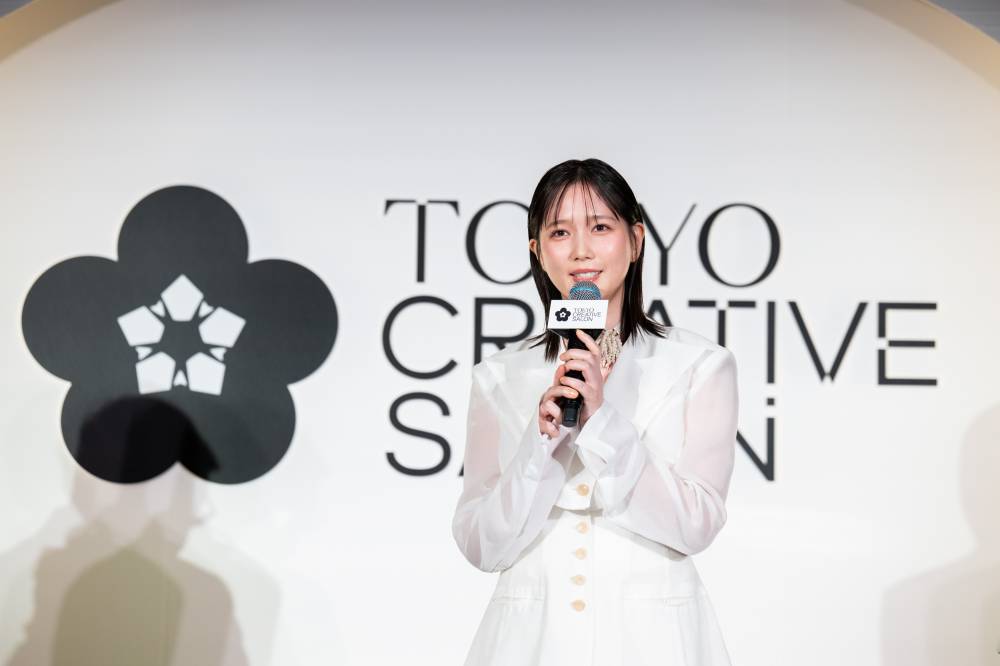 本田翼、原宿に再注目　透明感ある衣装で「TCS 2026」オープニングイベント