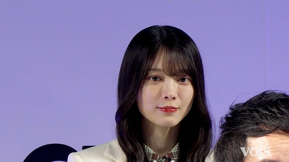 櫻坂46松田里奈・森田ひかる・谷口愛季・中嶋優月・的野美青、授賞式を見守る