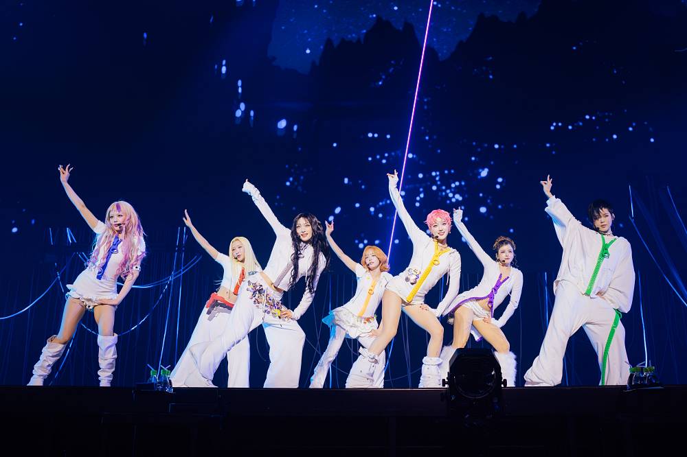 XG、ワールドツアー福井公演で「JUST STAND UP!」サプライズ披露