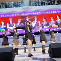 ロージークロニクル、3rdシングル発売記念ミニライブ＆お見送り会イベント