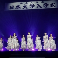 乃木坂46、日本大学入学式にサプライズ出演　予期せぬ事態に新入生どよめき