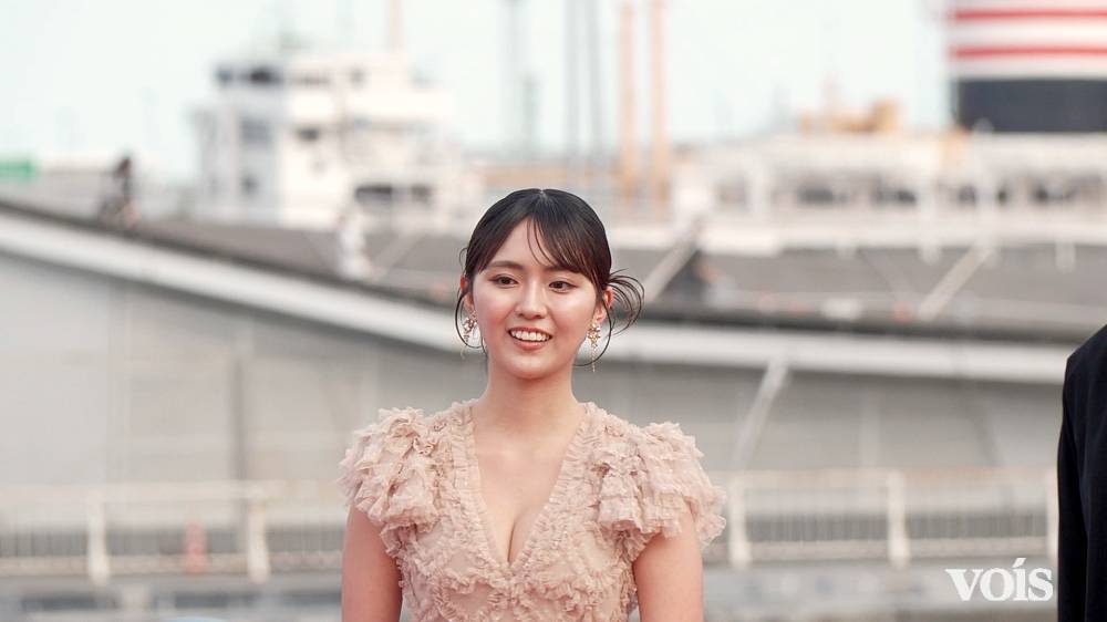 豊田ルナ、大胆ドレス姿でレカペ　映画初主演作