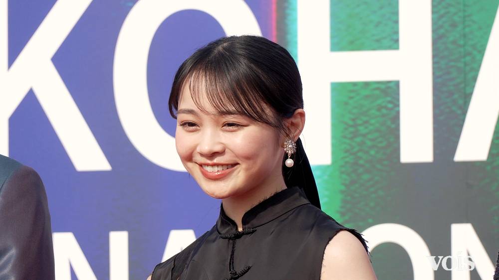 林芽亜里、横浜でレカペ　美スタイル際立つ深いスリットドレス　声援に笑顔