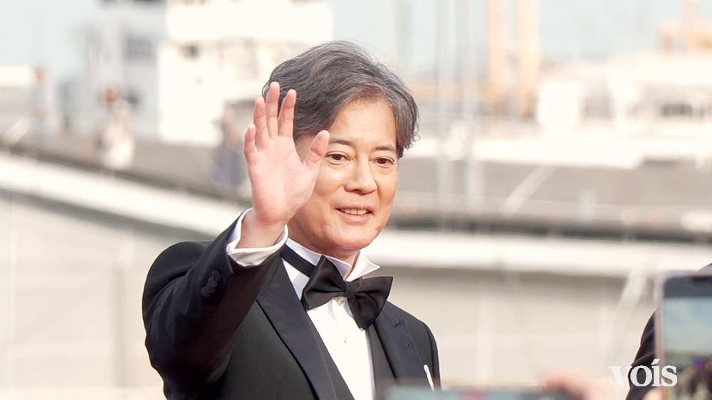 唐沢寿明、横浜でレッドカーペット　登場早々に「コマネチ」披露して沸かす