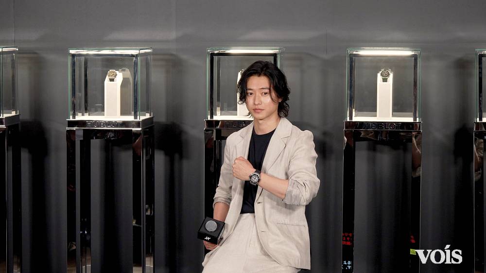 山﨑賢人、300万円超えの新作高級腕時計に「最高の着け心地です」