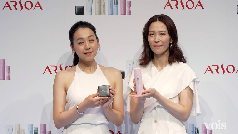 木村佳乃＆浅田真央、美しさ放つ白のドレス姿　サプライズに大喜び「とっても嬉しい」