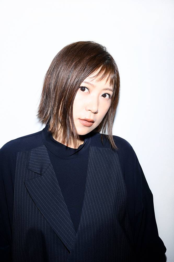 絢香、奈緒が出演「レバウェル」新CM楽曲を書き下ろし