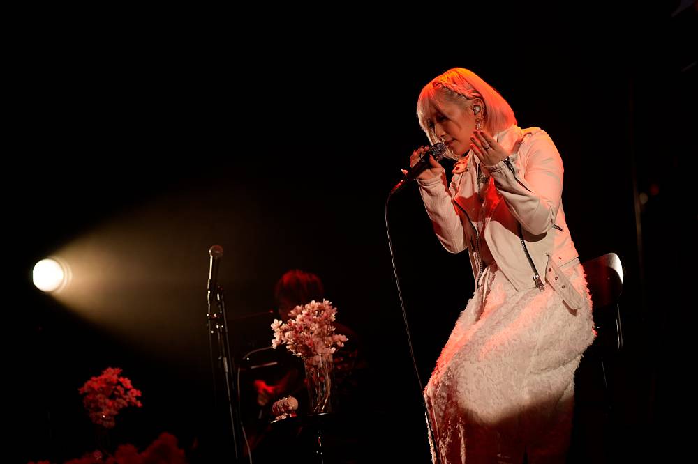 「共感が欲しかった」絶望系アニソンシンガーReoNa、多感な若者たちの痛みに歌で寄り添う