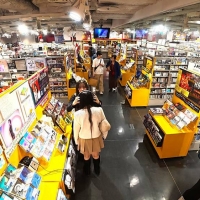 NHKが渋谷の巨大CD店に密着