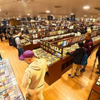 NHKが渋谷の巨大CD店に密着