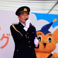 舘ひろし、石原プロゆかりの地で一日警察署長に就任