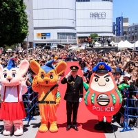 舘ひろし、石原プロゆかりの地で一日警察署長に就任