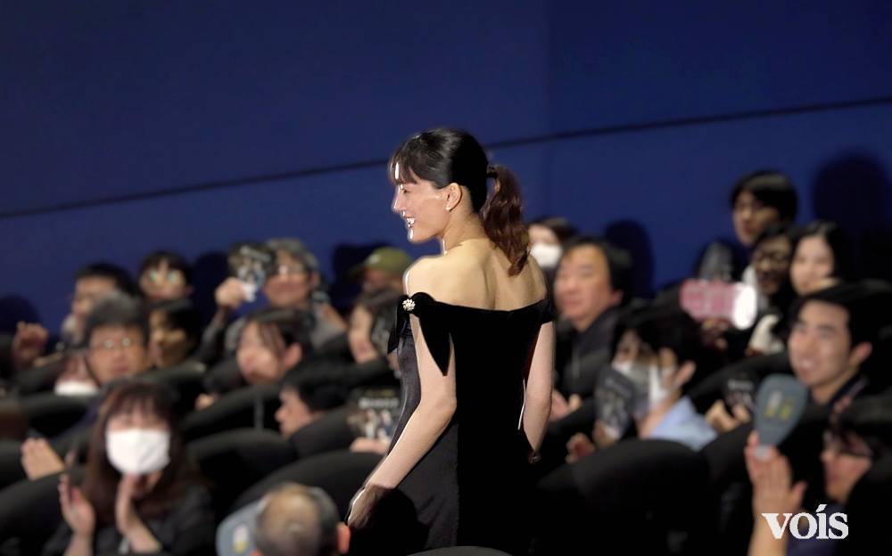 綾瀬はるか、美しさ放つドレス姿　千鳥・大悟のエスコートは「すごく紳士的だった」
