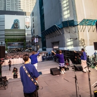 ORANGE RANGE、歌舞伎町でゲリラライブ開催