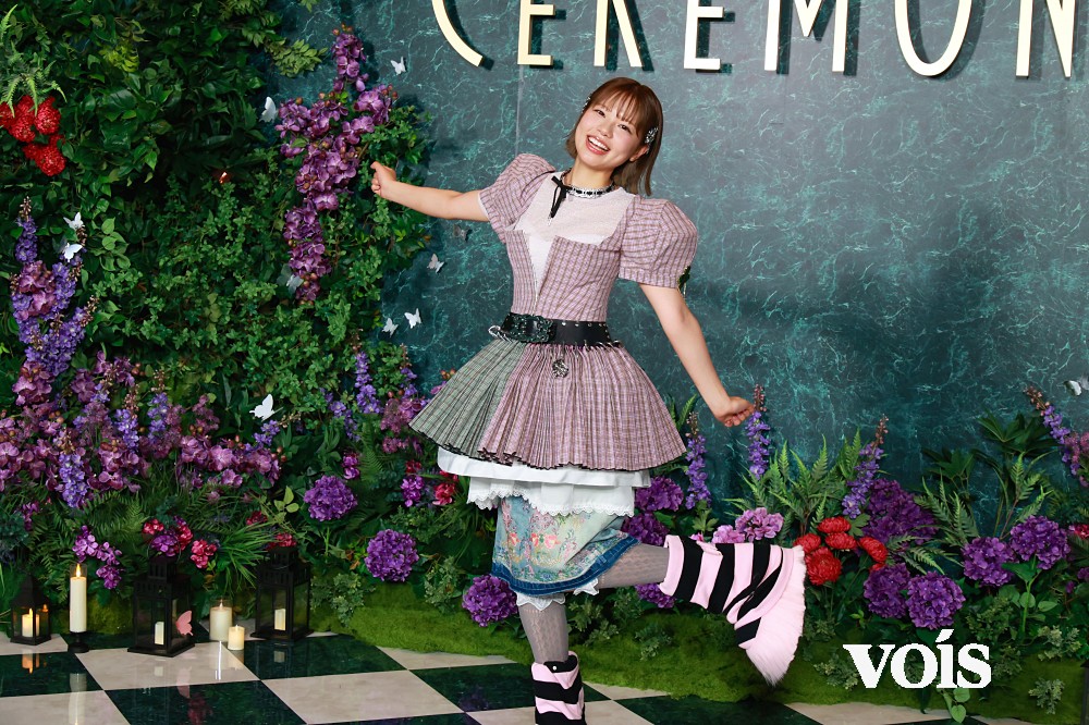 asmi、ミセス主催「CEREMONY」グリーンカーペットに登場　ポイントは目尻のアイメイク