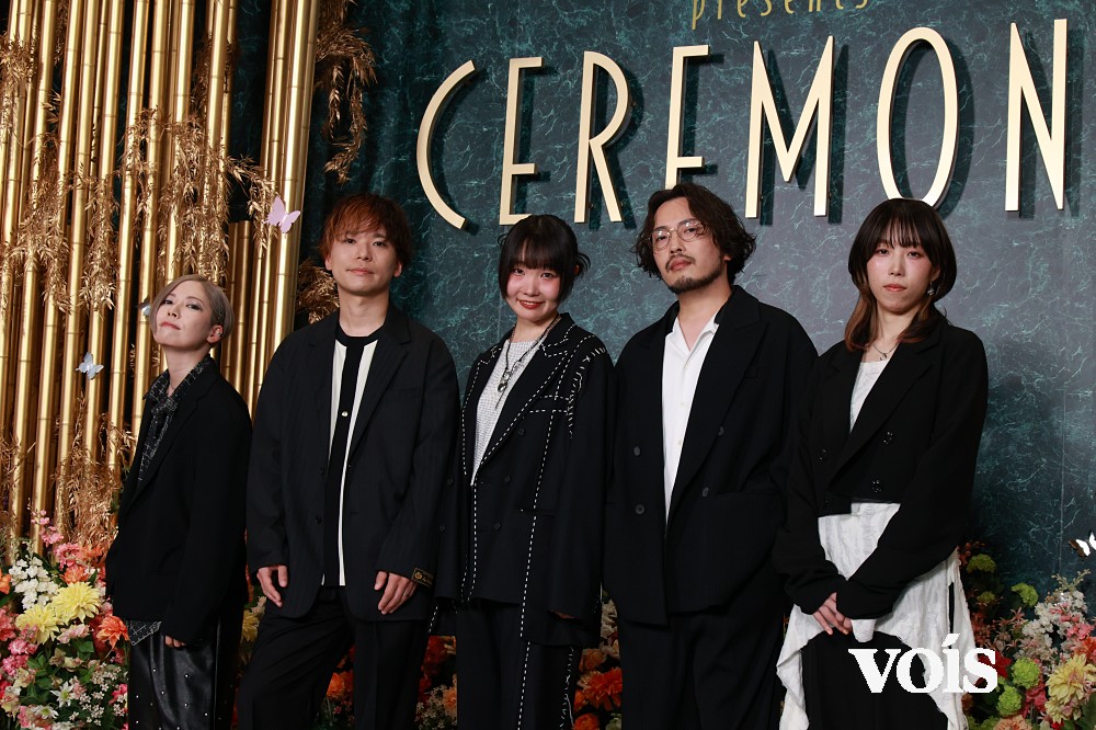 ネクライトーキー、フォーマルな中にロックな佇まい　ミセス「CEREMONY」グリーンカーペットに登場