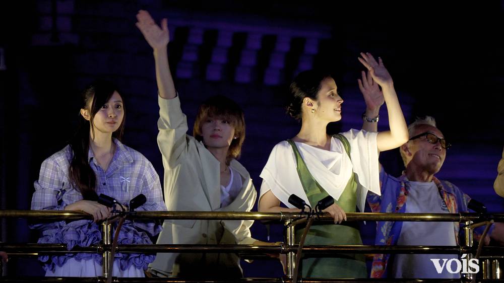 佐野勇斗＆井上和ら、夜の東京ディズニーランドでパレード　大歓声浴びる