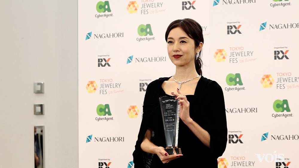 高岡早紀、芸能生活40周年　ジュエリー賞「ようやく似合う年に」