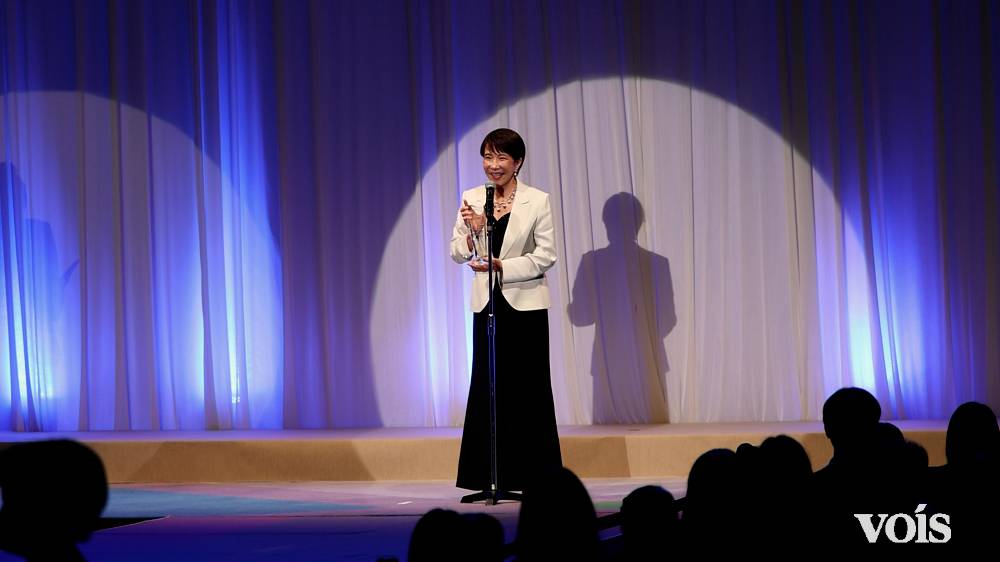 高市首相、真珠のジュエリーは母の形見　特別賞受賞