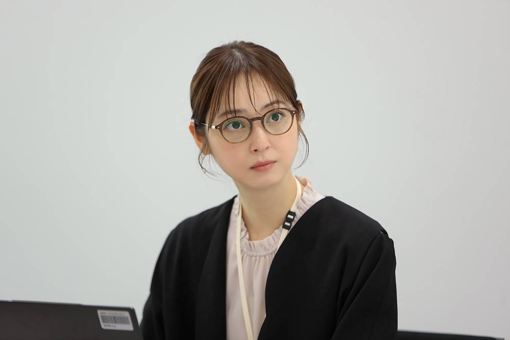 佐々木希、麻里子（岡崎紗絵）を支える“頼れる秘書”役「距離感や信頼関係を丁寧に表現できたら」