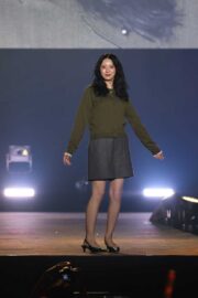 小林由依、クラシカルな気品漂う