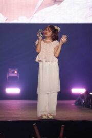 希空、フリル×ドットの可憐なレイヤードで魅せる甘めフェミニン　愛くるしさで魅了