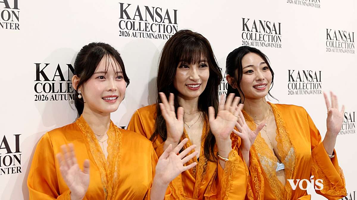 熊田曜子、後輩の白川愛梨＆星野琴と水着ランウェイ　体脂肪率は10％も「あまりバキバキすぎても…」