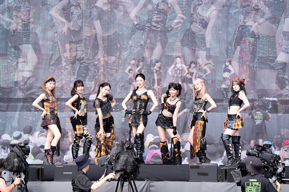 ME:I「LuckyFes」初出演　ロックテイスト漂うスタイリッシュな衣装で登場