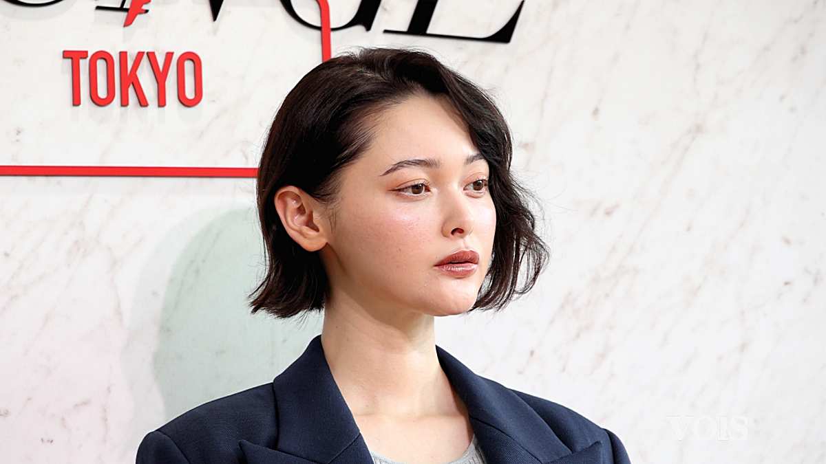玉城ティナ、10月で29歳　ラスト20代「楽しみたい」　ジャケット＆ミニスカで際立つ美スタイル