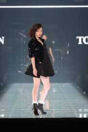 FRUITS ZIPPER・鎮西寿々歌、強めメイク