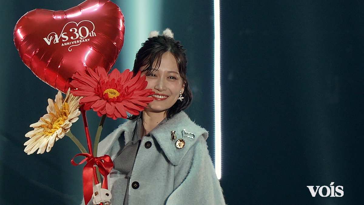 山下美月、多幸感リップでキュートさ倍増　美脚際立つ甘辛ルックでランウェイ