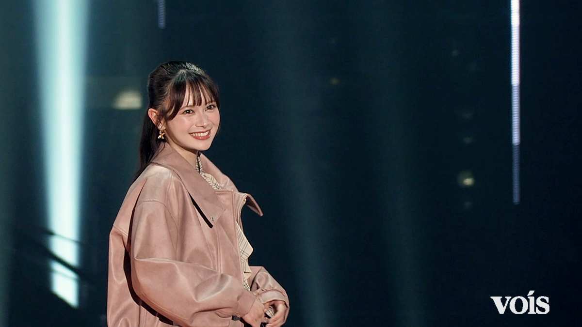 AKB48伊藤百花、大人フェミニンなルック　キュートさ全開のウインクも
