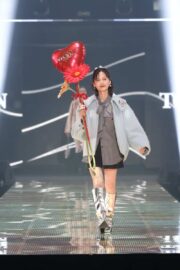 山下美月、多幸感リップ
