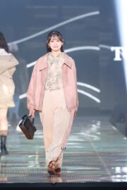 AKB48伊藤百花、大人フェミニンなルック