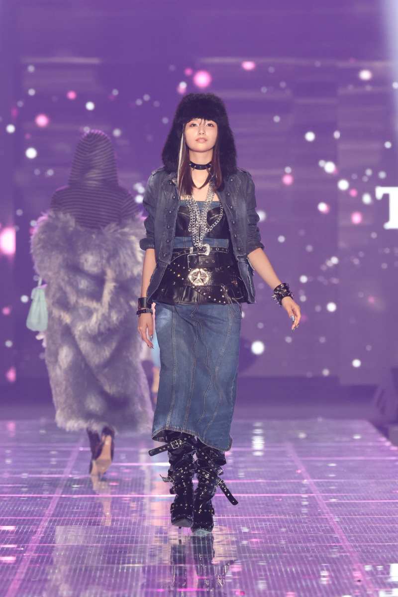 乃木坂46五百城茉央、印象がらり　ダークロックなY2Kスタイルと鋭い眼差しで圧倒