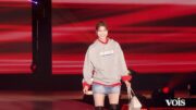 めるる「GUESS」ミニスカ美脚見せ